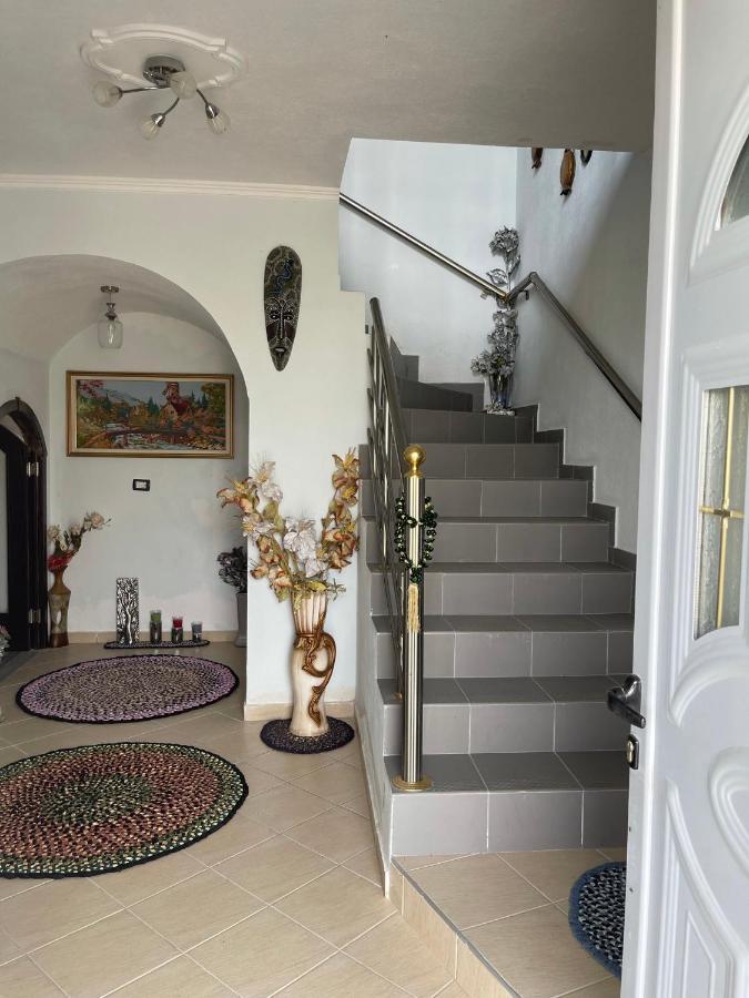 Leka Guesthouse Gjirokastër 外观 照片