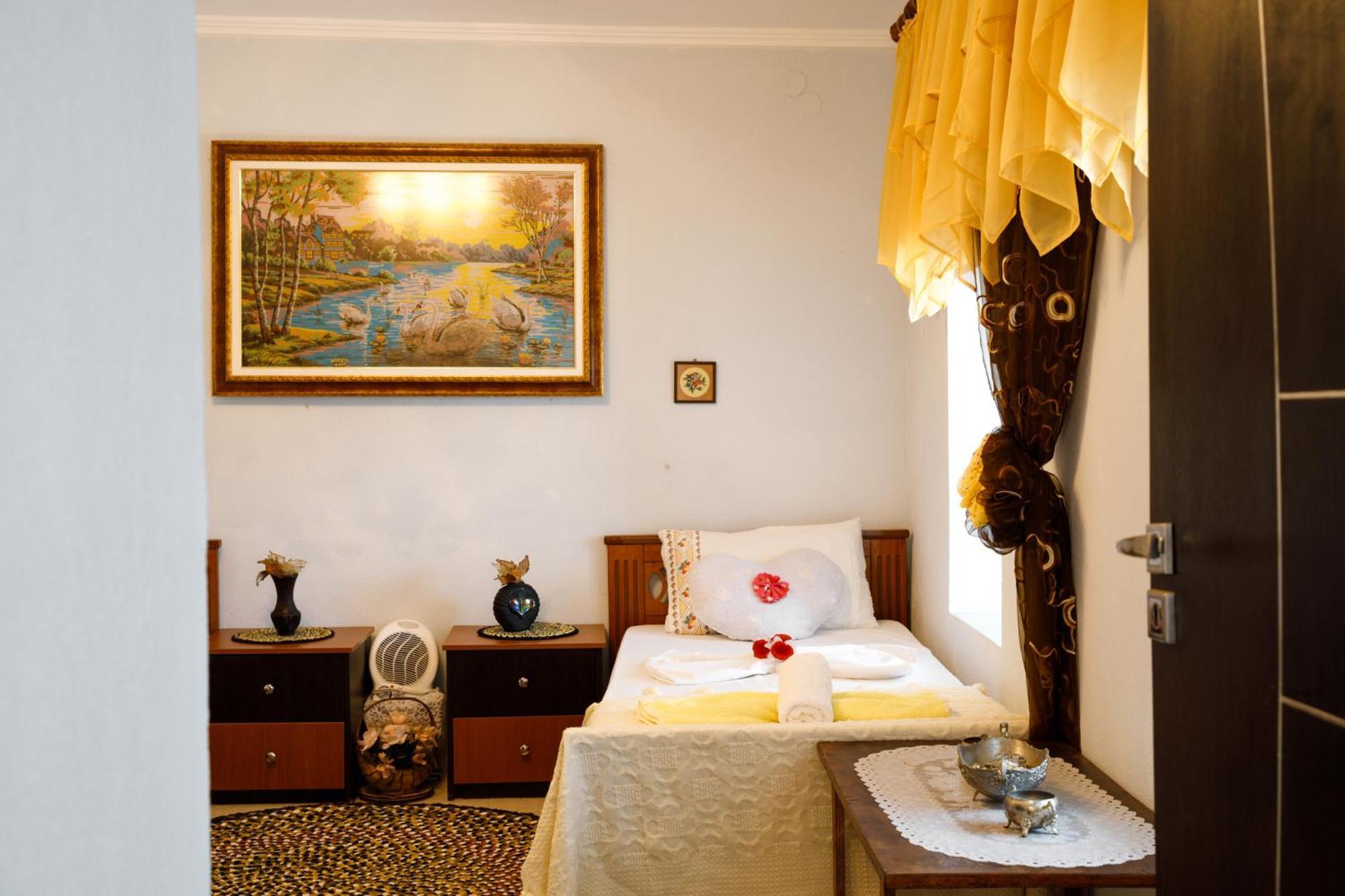 Leka Guesthouse Gjirokastër 外观 照片